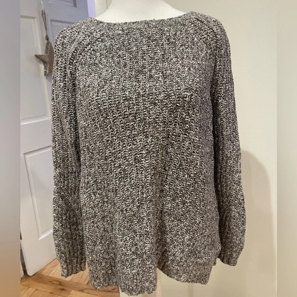 American Eagle Outfitters Women's Knit Sweater Size Medium - Picture 1 of 5